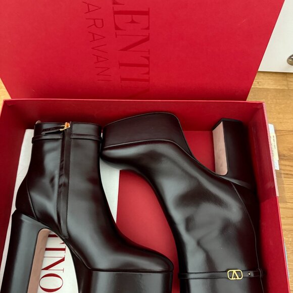 NWT Valentino Garavani Platform Ankle Boots Leather Logo Buckle Block Heel - Picture 4 of 11